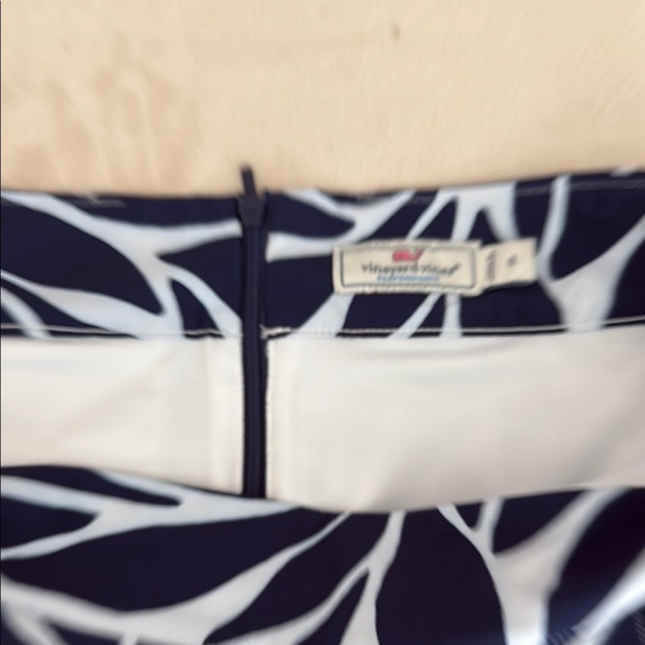 Vineyard Vines Navy& White skirt - Picture 5 of 5